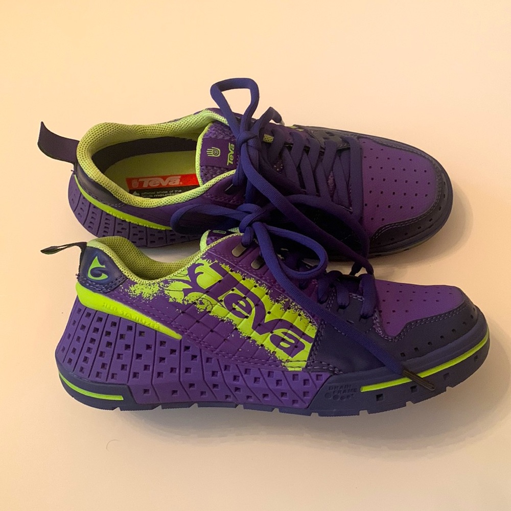 Teva Gnarkosi Sport/Water Shoes Women’s 8.5 Ultra Violet